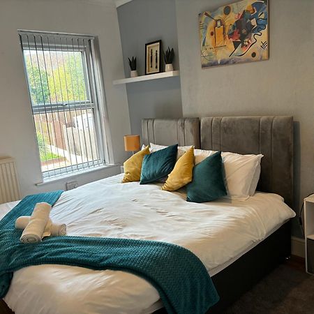 Hilltop Place Suites Near Meadowhall Sheffield Exteriör bild
