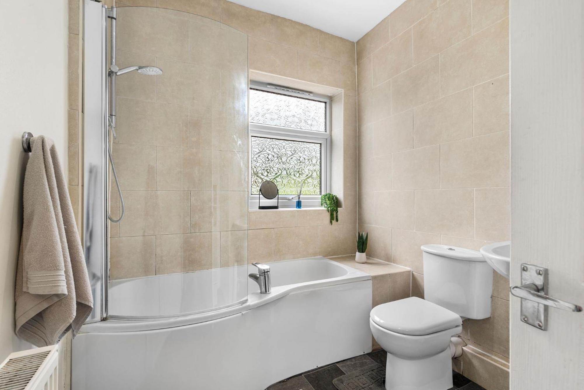 Hilltop Place Suites Near Meadowhall Sheffield Exteriör bild