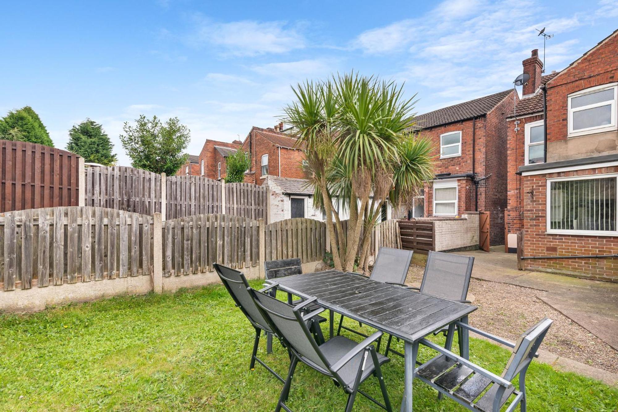 Hilltop Place Suites Near Meadowhall Sheffield Exteriör bild